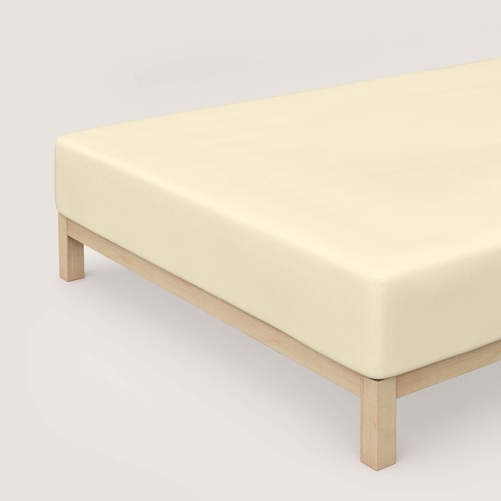 Spannbettlaken Pure Boxspring von Schlafgut in Farbe yellow light aus 95% Bio-Baumwolle und 5% Elasthan auf Bett in Vogelperspektive