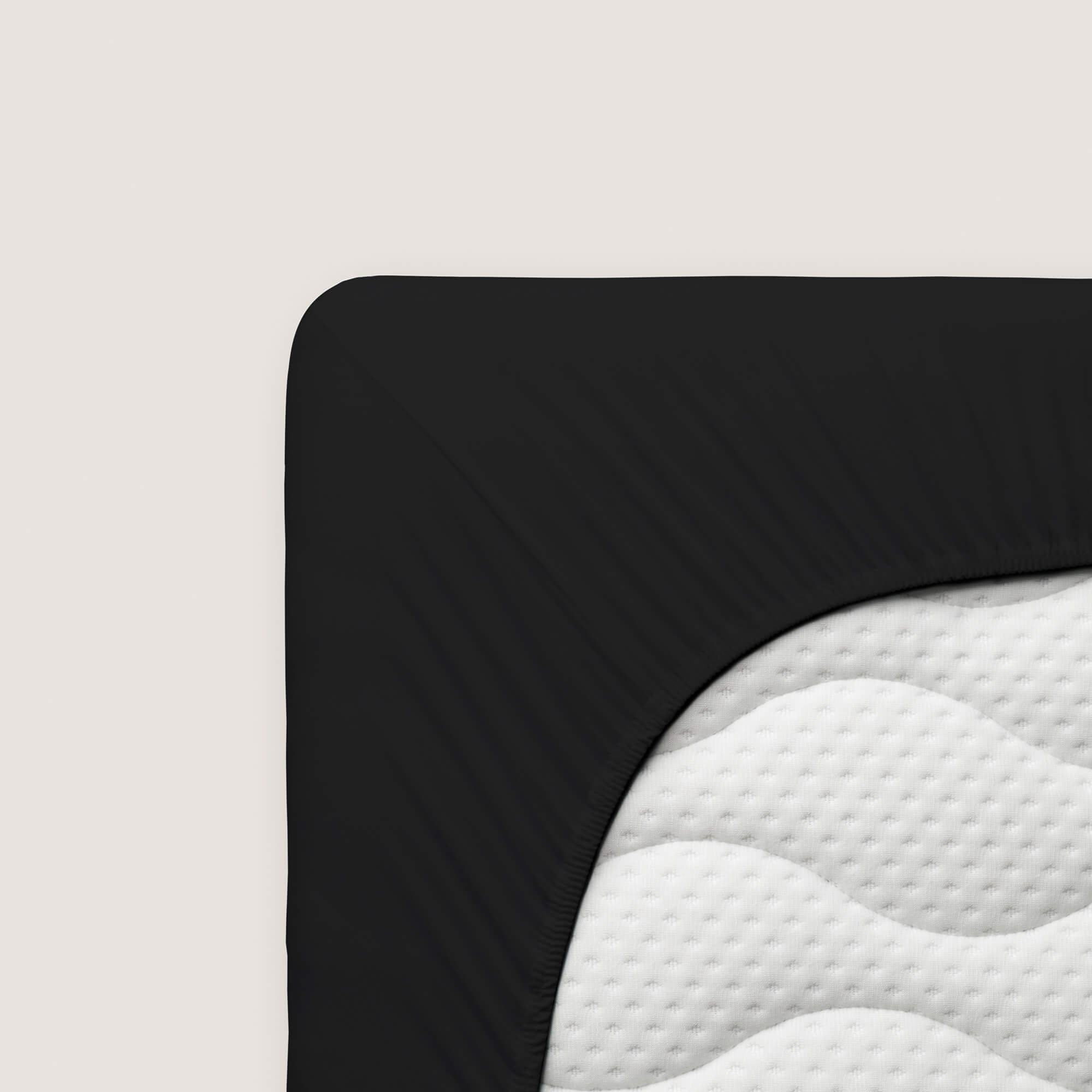 Spannbettlaken Pure Topper off-black Matratze Spannbettlaken Pure Topper von Schlafgut in Farbe off-black aus 95% Bio-Baumwolle und 5% Elasthan auf Matratze